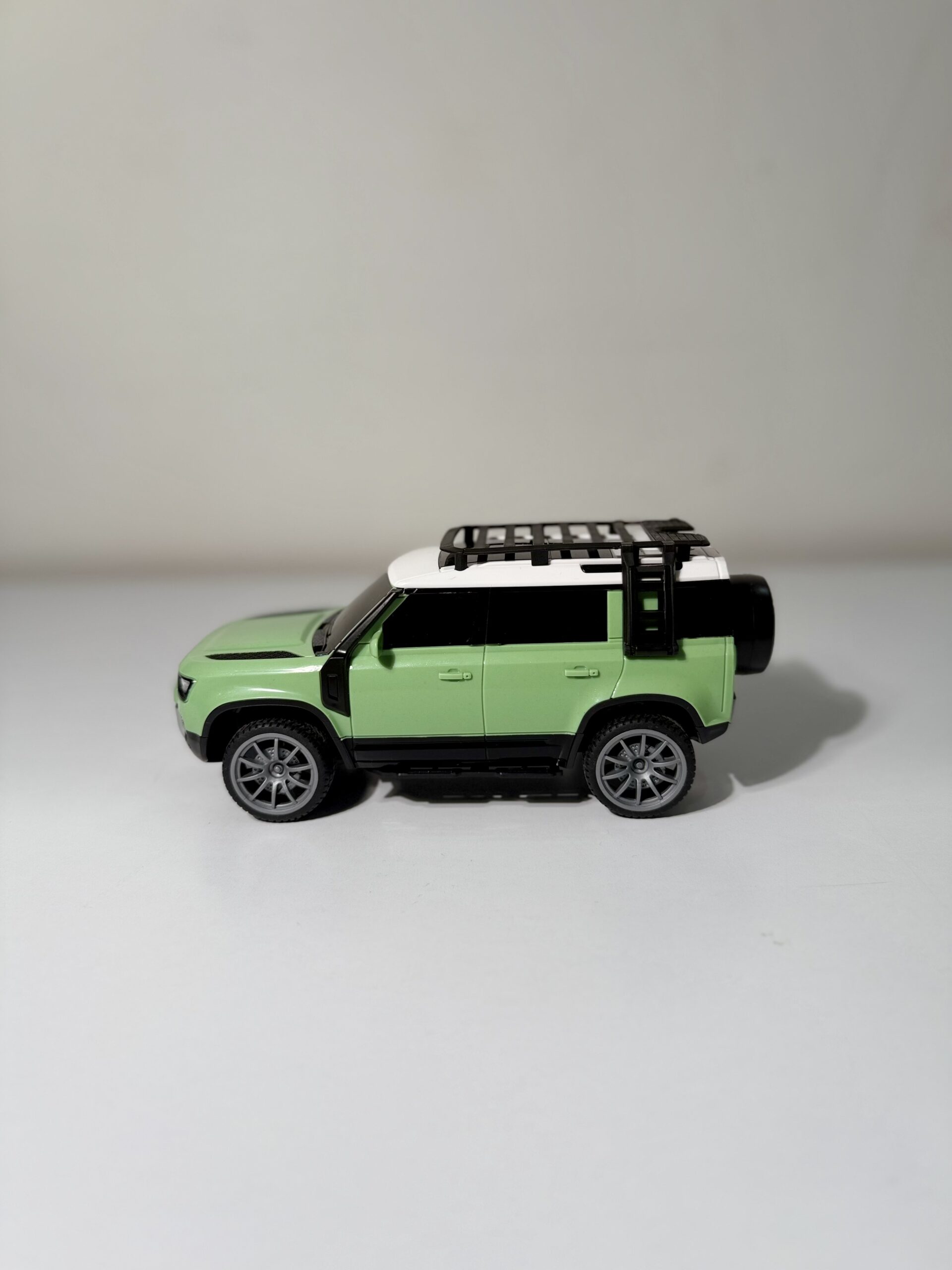 Land Rover Defender Remote Control Toy Car